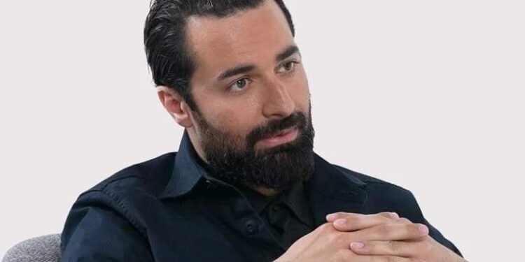 أحمد حاتم يكشف سبب طلاقه وماذا غيرت الأبوة فيه؟