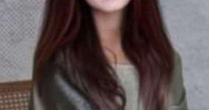 انظر في عينيّ حين تكلمني