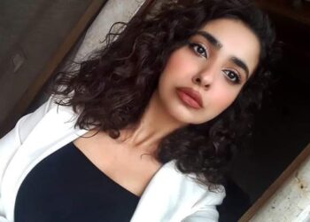 كلمةٌ تُقَطِّعُ أصابعَ الوقتِ