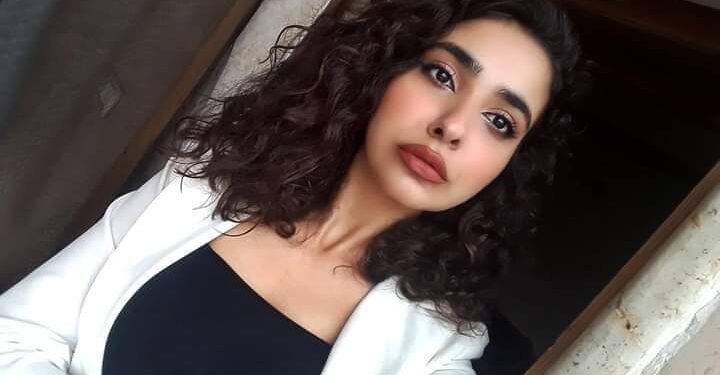 كلمةٌ تُقَطِّعُ أصابعَ الوقتِ