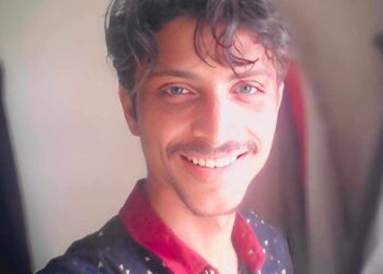 بِحَلْقِ الحَرفِ دَمـعُـكِ قَدْ أَقَامَا