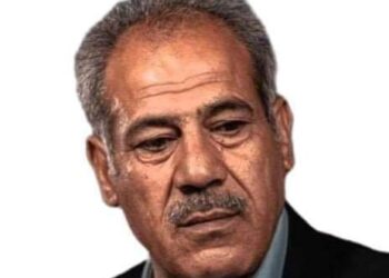 الشاعر في أحضان الأشجار المبتورة …