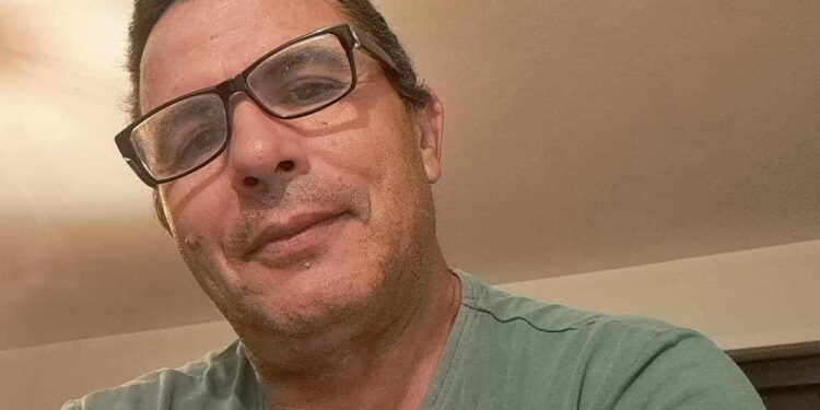 الإبتسامة الصفراء