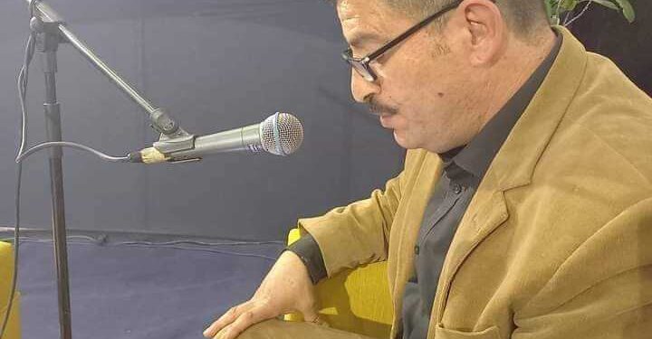 القبرُ ضيّقٌ ضيّقٌ وأنا عظيم