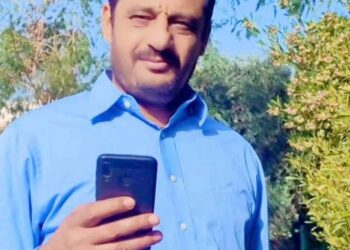 أنتصف ليلي والتزمتُ بِصمتي …