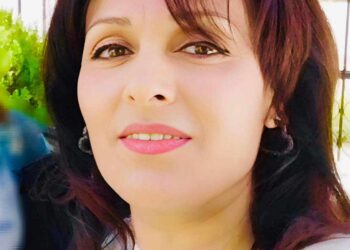 أحتاج فلسفةَ الغيومِ