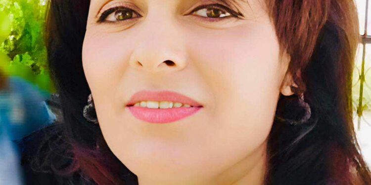 أحتاج فلسفةَ الغيومِ