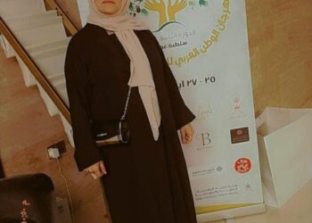 مغرمة بالنحو قلت له أعربني