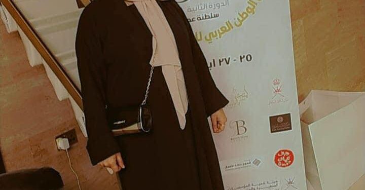 مغرمة بالنحو قلت له أعربني