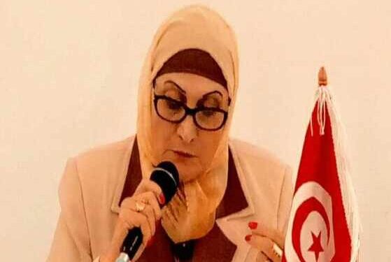 ليت من اهوى يجن …