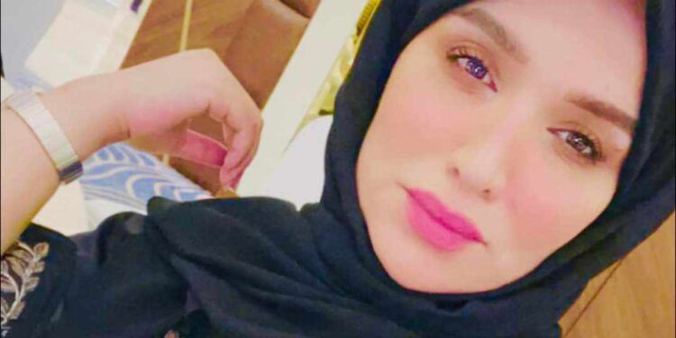 في العين ترمش طفلتان وكوكبُ