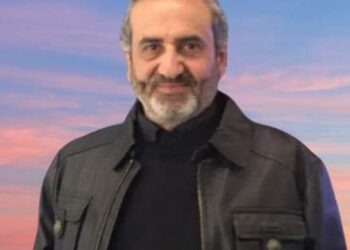 فَراشةٌ على صَدرِ مِصباحٍ