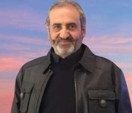 فَراشةٌ على صَدرِ مِصباحٍ