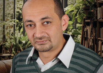 أتبلبطُ على حَصى الشاطئ لأستكمل تأملاتي”