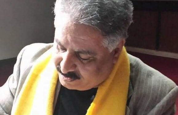 قهــــــــوةُ عطرٍ ضجيجُ مقهى خــــال