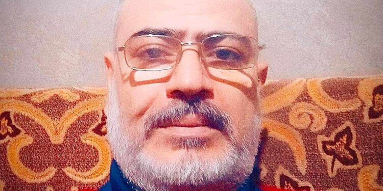 على_شَاطِئِ_الأيَّامِ_أرفَعُ_كَفِّي