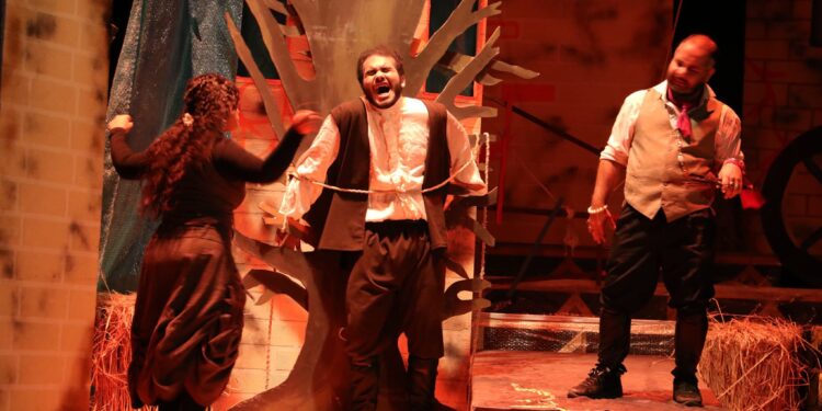 “ثورة الفلاحين” عرض مسرحي بالسامر