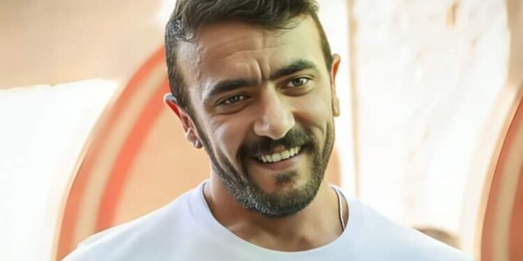 أحمد العوضي في مرمى الانتقادات بسبب طريقة ذبحه الأضحية