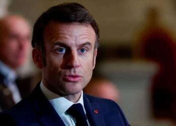 سياسي فرنسي: ماكرون يقود بلادنا إلى حرب انتحارية مع روسيا