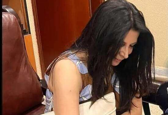 بعضهم يعرض صورته