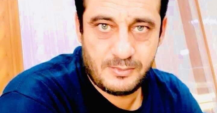 تَسَاؤُلَاتٌ عَبْرَ الْمَنْفَى