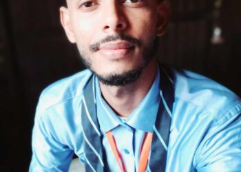 على حافةِ الهاويةِ الزَّرقاءِ