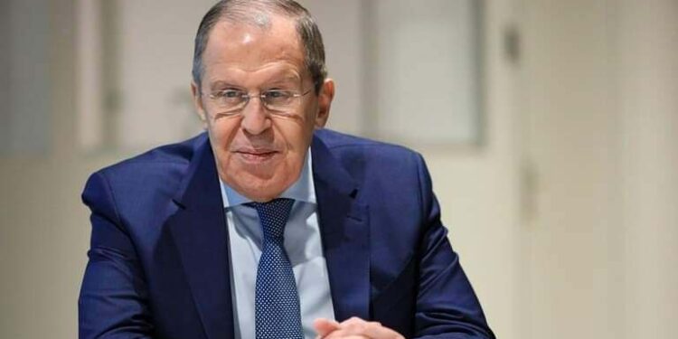 لافروف يعلق على تلقي الغرب إشارة بوتين بشأن احتمال تسليم أسلحة روسية إلى دول أخرى
