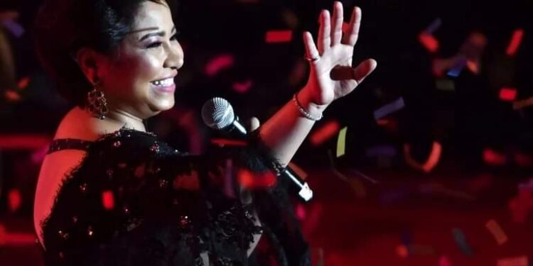 شيرين عبد الوهاب تنتقل لمنزل أسرتها وتغير أرقامها