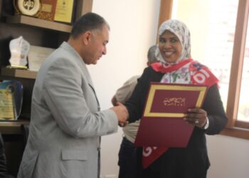 تكريم مدير الشؤون الإدارية والمالية بقناة ليبيا الوطنية بنغازى