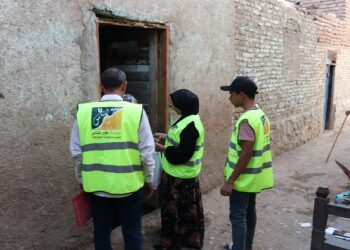 مؤسسة خير للناس توزع لحوم بلدي مجانية على الأسر بإسنا جنوب الأقصر.