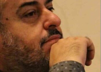  الابتسامة الساخرة …