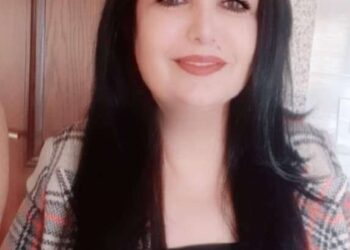 الحقيقة لا تهدي تصفيقها