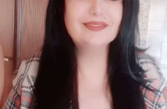 الحقيقة لا تهدي تصفيقها