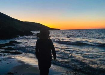 في مكان بعيد