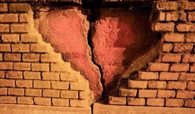 خلف الجدران …