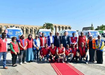 تدشين مبادرة ١٠٠ يوم صحة اليوم من أمام ساحة معبد الأقصر.