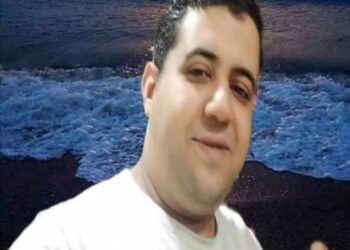 تتساقط أوراق