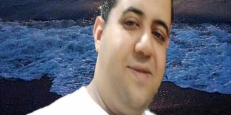 تتساقط أوراق