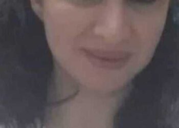 العناق الدامي