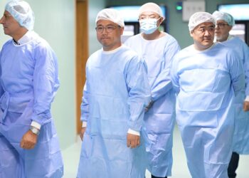 زيارة ميدانية الوفد الصيني مستشفى بنغازى التعليمي لطب وجراحة العيون 