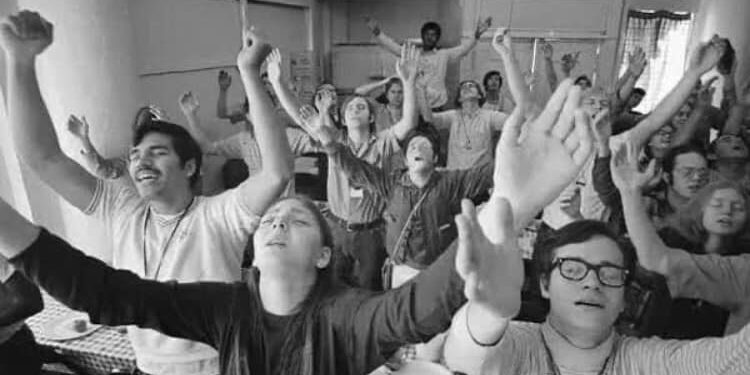 ماذا تعرف عن ديانة بانا ويف؟!!