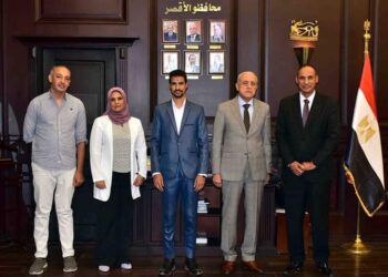 محافظ الأقصر يستقبل وفد اتحاد شباب الاقصر