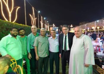 العاملون بإدارة الرقابه بمصانع ارمنت يهنئون ايوب العضو المنتدب للدلتا بزفاف نجله