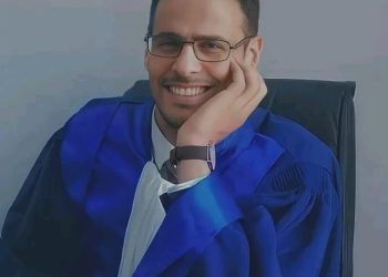 من سيختمُ معي الحكاية