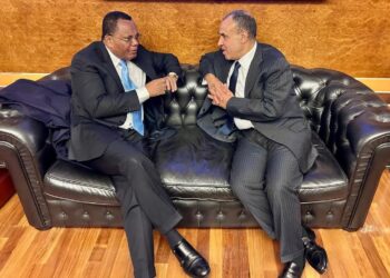 وزير الخارجية والهجرة يلتقي مع وزير خارجية الكونجو على هامش زيارته إلى روما