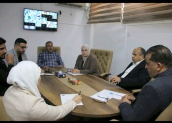 مدير مستشفى بنغازى التعليمي لطب وجراحة العيون يعقد اجتماع باللجنة العلمية  