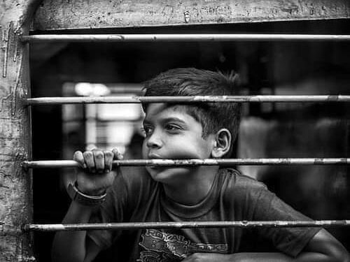 في سجنك المفتوح 