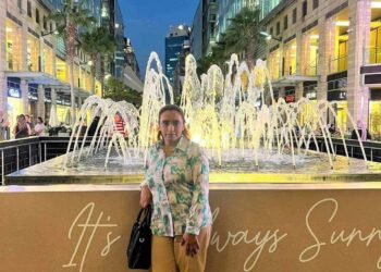 لا تنفرط من عناقيدي وكن مطراً