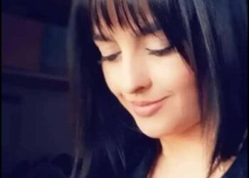 أصلي وتحتجب