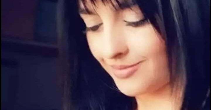 أصلي وتحتجب